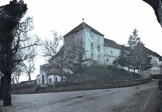Fotgrafija zagrebačkog fotografa Ivana Standla koji je dokumentirao štete razornog potresa u Zagrebu 1880.