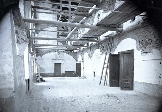 Fotografije zagrebačkog fotografa Ivana Standla koji je dokumentirao štete tog razornog potresa.